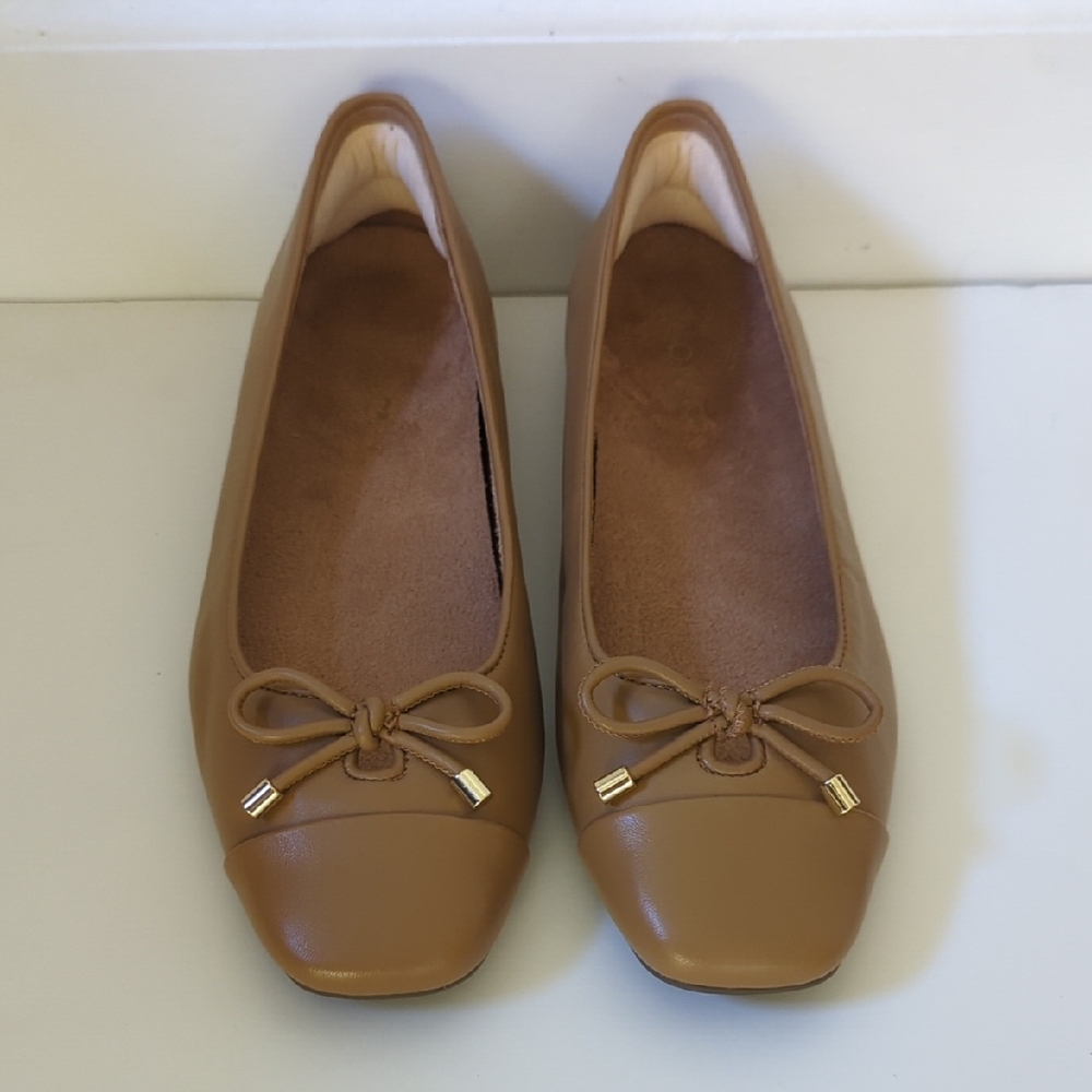 Vionic Tan Women's Flats with Bow Detail
